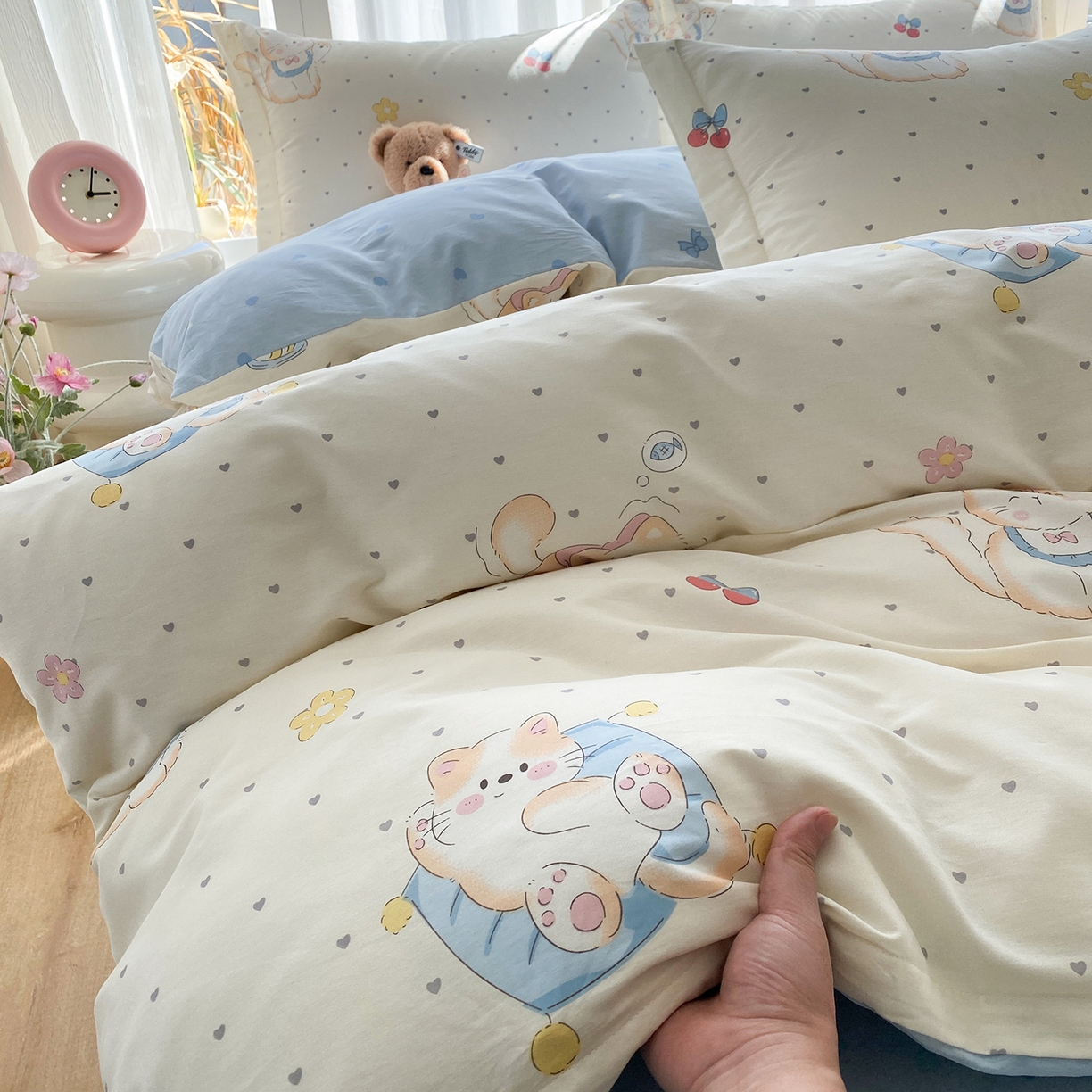 91家纺网 家纺一手货源 找家纺 钰锦珀家纺 2026新款13070全棉直角床单三件套四件套 调皮猫咪