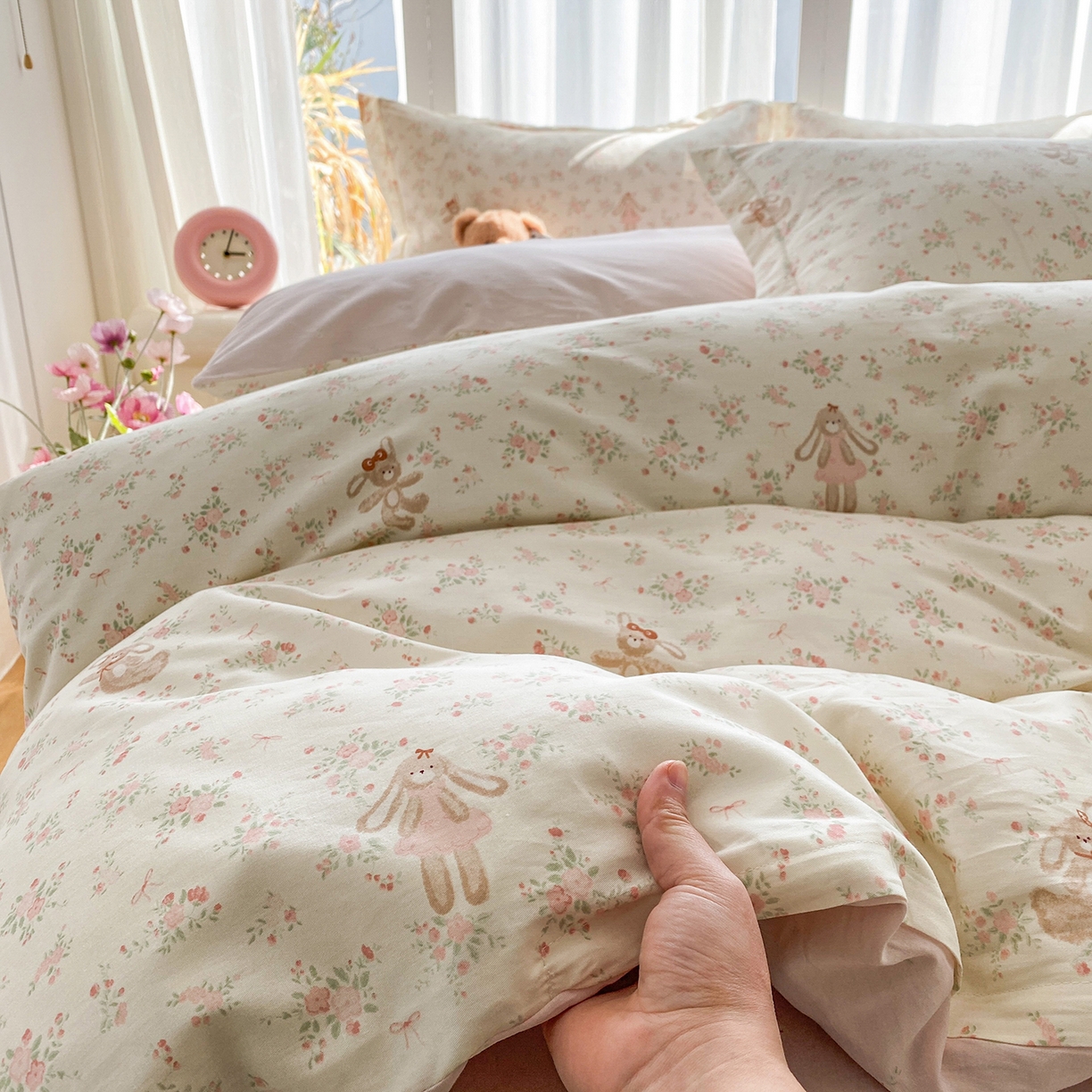 91家纺网 家纺一手货源 找家纺 钰锦珀家纺 2026新款13070全棉直角床单三件套四件套 粉樱兔小姐