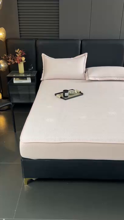 91家纺网 家纺一手货源 找家纺 牵梦萦家纺 2026新款立体浮雕压花工艺凉感豆豆凉席-床笠款 豆豆彩蝶-粉色