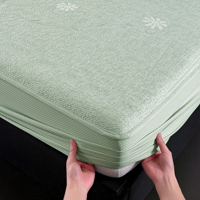 91家纺网 家纺一手货源 找家纺 牵梦萦家纺 2026新款立体浮雕压花工艺凉感豆豆凉席-床笠款 豆豆彩蝶-绿色