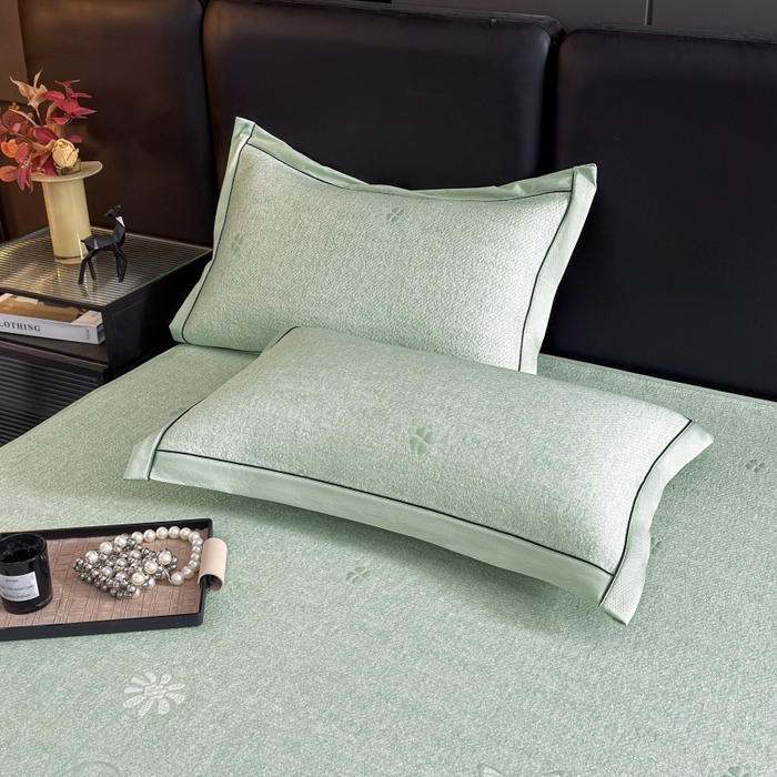 91家纺网 家纺一手货源 找家纺 牵梦萦家纺 2026新款立体浮雕压花工艺凉感豆豆凉席-床笠款 豆豆彩蝶-绿色