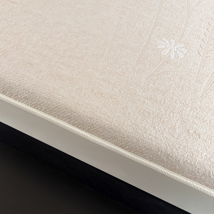 91家纺网 家纺一手货源 找家纺 牵梦萦家纺 2026新款立体浮雕压花工艺凉感豆豆凉席-床笠款 豆豆彩蝶-米白色