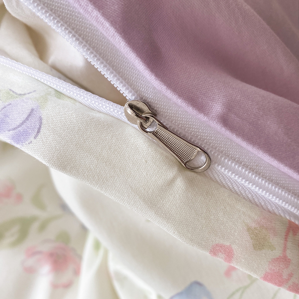 91家纺网 家纺一手货源 找家纺 钰锦珀家纺 2026新款13070全棉直角床单三件套四件套 知意花蔓