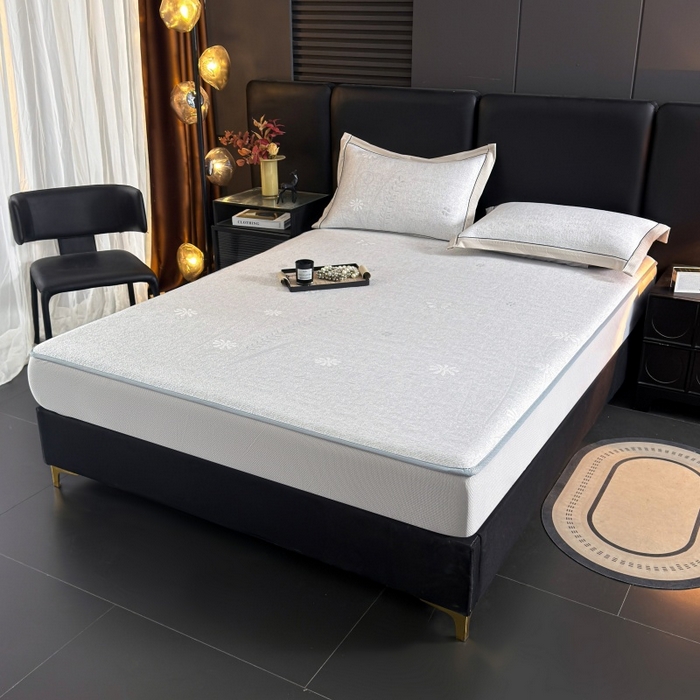 91家纺网 家纺一手货源 找家纺 牵梦萦家纺 2026新款立体浮雕压花工艺凉感豆豆凉席-床笠款 豆豆彩蝶-浅灰色