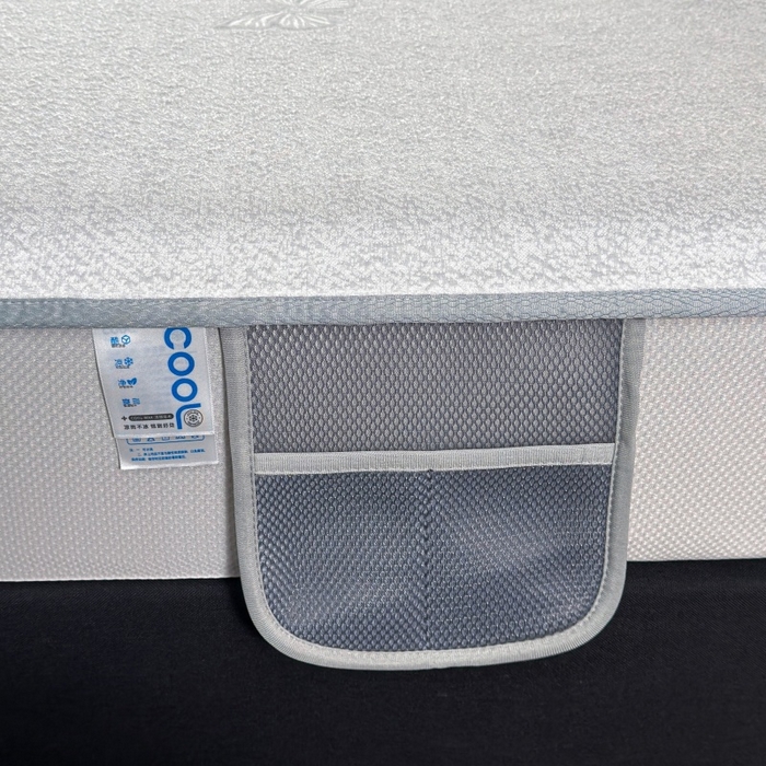 91家纺网 家纺一手货源 找家纺 牵梦萦家纺 2026新款立体浮雕压花工艺凉感豆豆凉席-床笠款 豆豆彩蝶-浅灰色