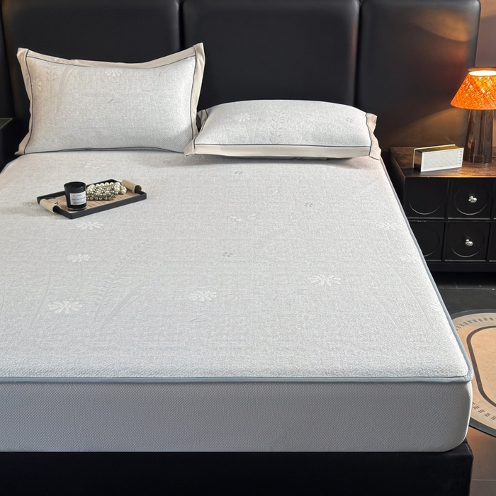 91家纺网 家纺一手货源 找家纺 牵梦萦家纺 2026新款立体浮雕压花工艺凉感豆豆凉席-床笠款 豆豆彩蝶-浅灰色