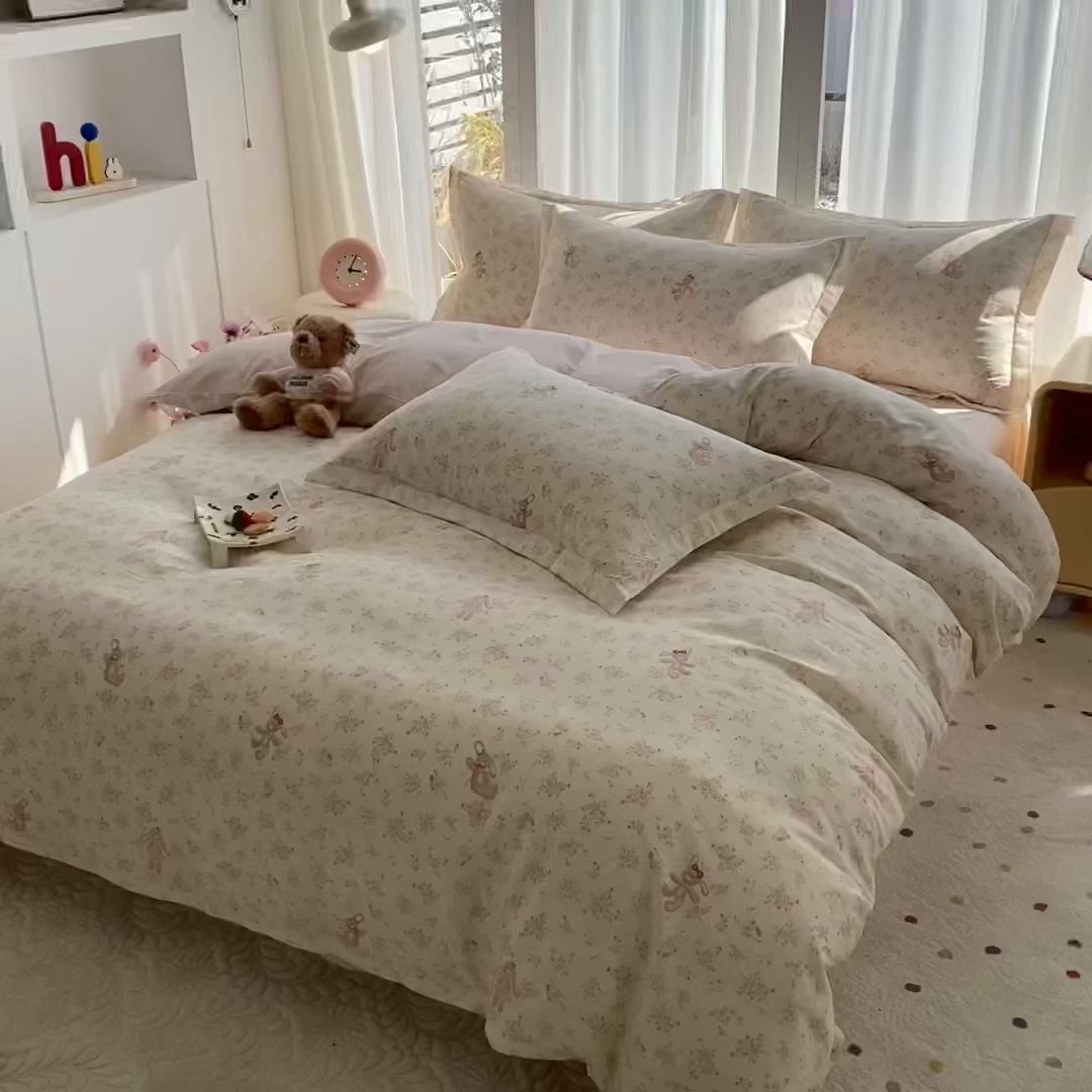 91家纺网 家纺一手货源 找家纺 钰锦珀家纺 2026新款13070全棉直角床单三件套四件套 粉樱兔小姐