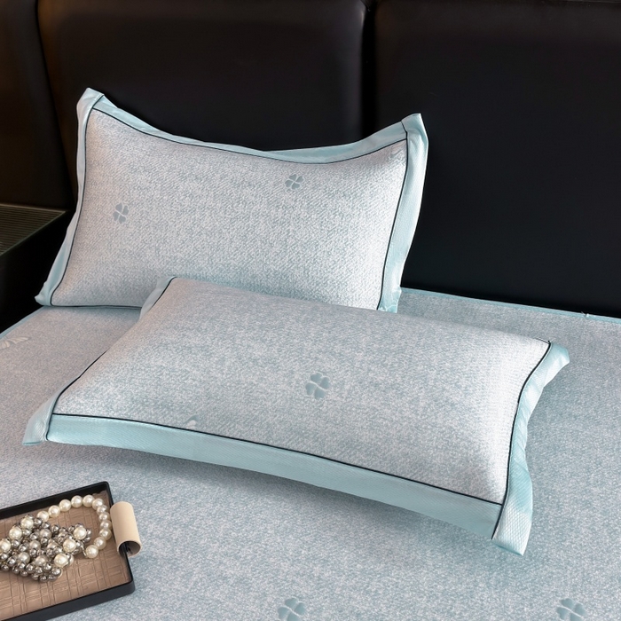 91家纺网 家纺一手货源 找家纺 牵梦萦家纺 2026新款立体浮雕压花工艺凉感豆豆凉席-床笠款 豆豆彩蝶-浅蓝色