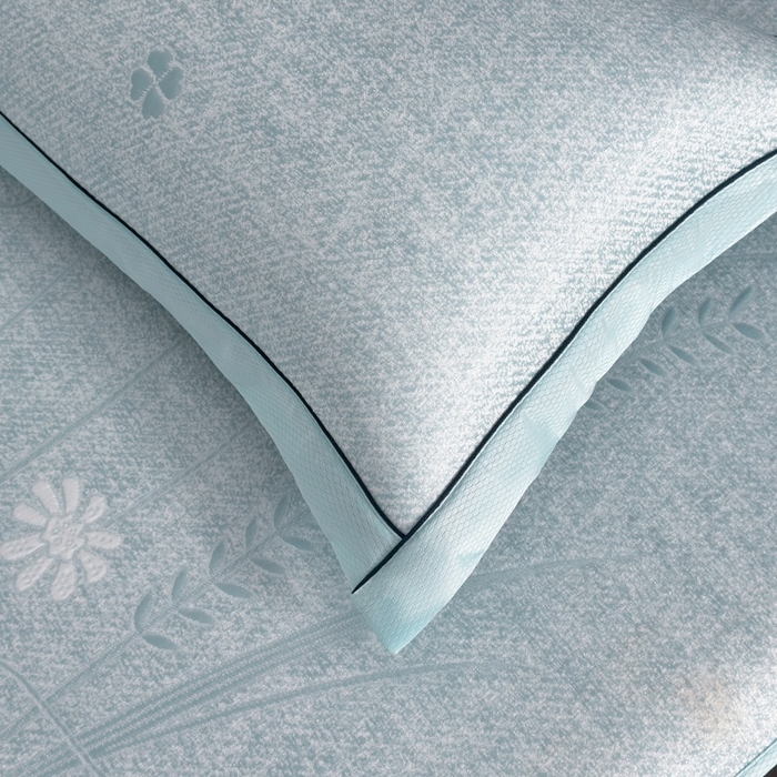 91家纺网 家纺一手货源 找家纺 牵梦萦家纺 2026新款立体浮雕压花工艺凉感豆豆凉席-床笠款 豆豆彩蝶-浅蓝色