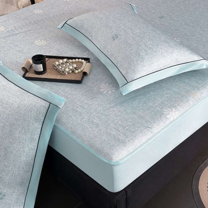 91家纺网 家纺一手货源 找家纺 牵梦萦家纺 2026新款立体浮雕压花工艺凉感豆豆凉席-床笠款 豆豆彩蝶-浅蓝色