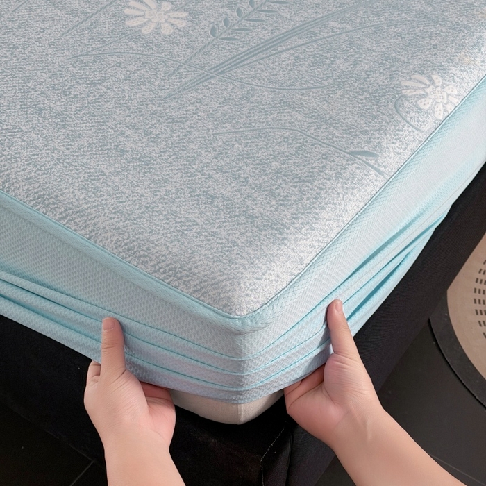 91家纺网 家纺一手货源 找家纺 牵梦萦家纺 2026新款立体浮雕压花工艺凉感豆豆凉席-床笠款 豆豆彩蝶-浅蓝色