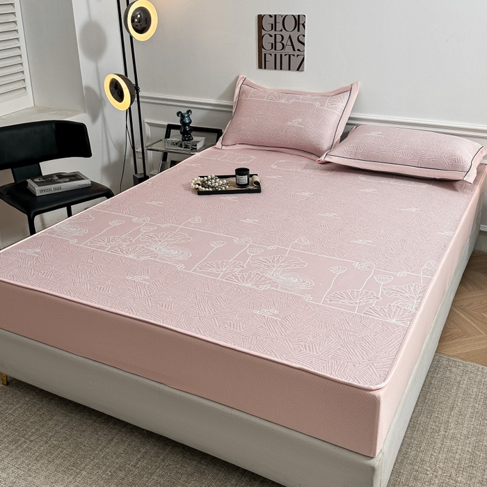 91家纺网 家纺一手货源 找家纺 牵梦萦家纺 2026新款立体浮雕压花工艺凉感豆豆凉席-床笠款 豆豆荷塘月色-粉色