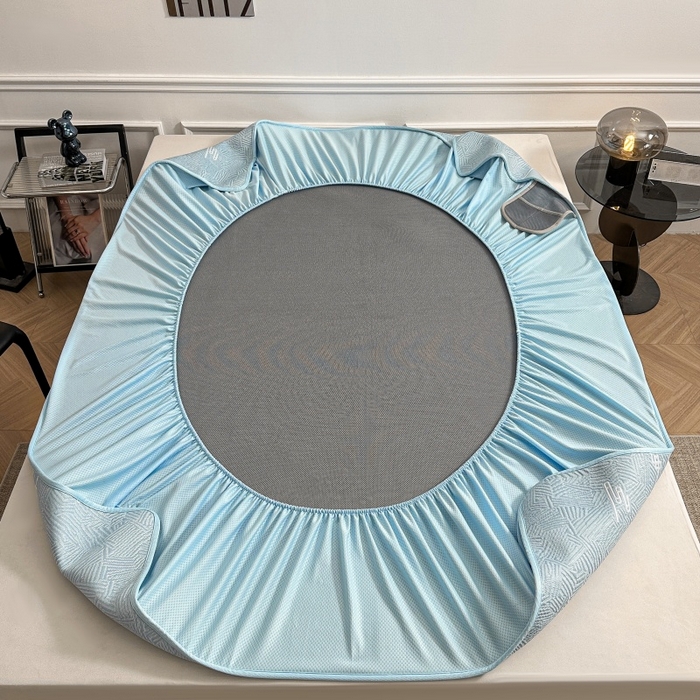 91家纺网 家纺一手货源 找家纺 牵梦萦家纺 2026新款立体浮雕压花工艺凉感豆豆凉席-床笠款 豆豆荷塘月色-蓝色