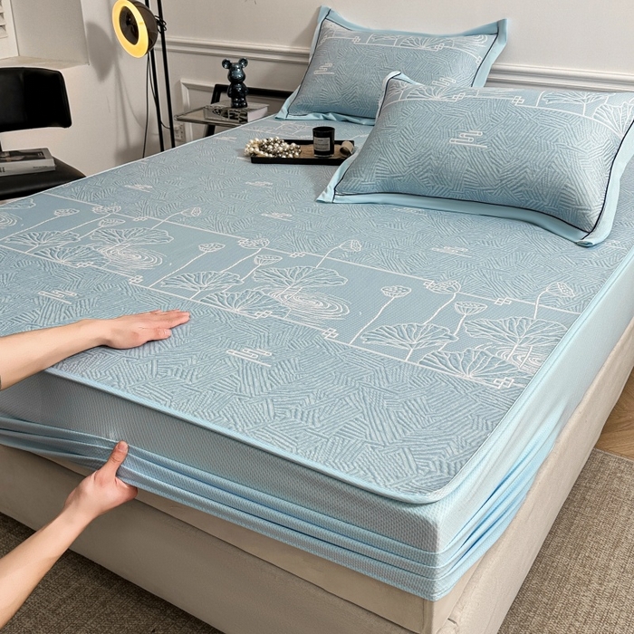 91家纺网 家纺一手货源 找家纺 牵梦萦家纺 2026新款立体浮雕压花工艺凉感豆豆凉席-床笠款 豆豆荷塘月色-蓝色