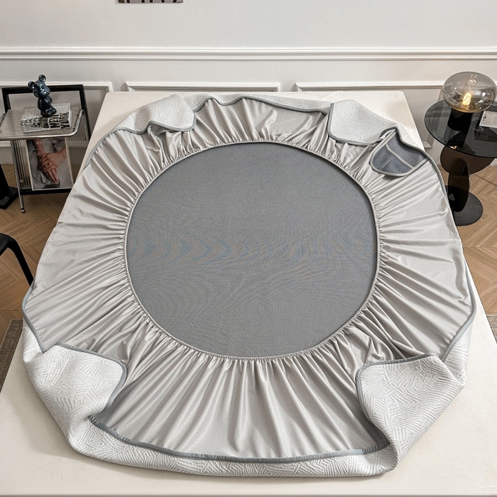 91家纺网 家纺一手货源 找家纺 牵梦萦家纺 2026新款立体浮雕压花工艺凉感豆豆凉席-床笠款 豆豆荷塘月色-浅灰色