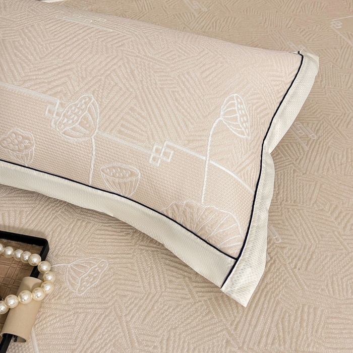 91家纺网 家纺一手货源 找家纺 牵梦萦家纺 2026新款立体浮雕压花工艺凉感豆豆凉席-床笠款 豆豆荷塘月色-浅杏色