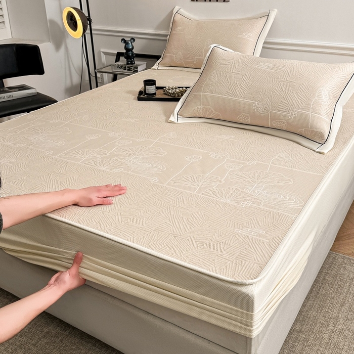 91家纺网 家纺一手货源 找家纺 牵梦萦家纺 2026新款立体浮雕压花工艺凉感豆豆凉席-床笠款 豆豆荷塘月色-浅杏色