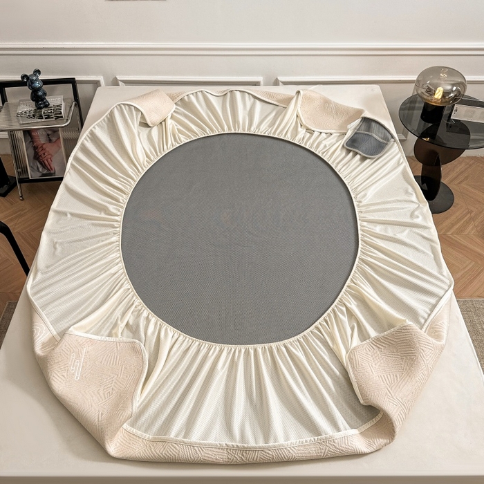 91家纺网 家纺一手货源 找家纺 牵梦萦家纺 2026新款立体浮雕压花工艺凉感豆豆凉席-床笠款 豆豆荷塘月色-浅杏色