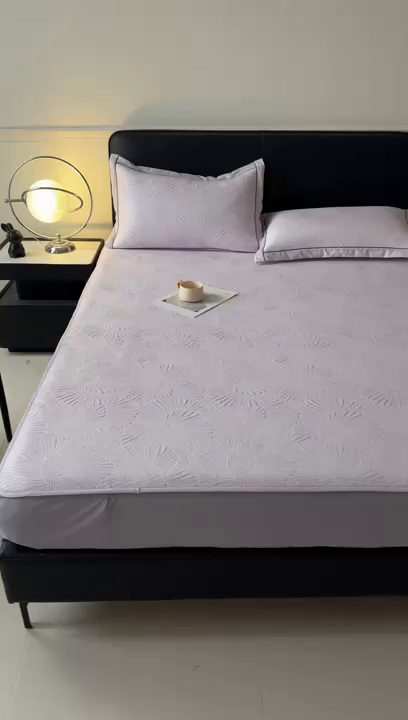 91家纺网 家纺一手货源 找家纺 牵梦萦家纺 2026新款立体浮雕压花工艺凉感豆豆凉席-床笠款 豆豆银杏叶-淡紫色