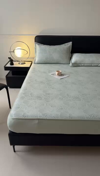 91家纺网 家纺一手货源 找家纺 牵梦萦家纺 2026新款立体浮雕压花工艺凉感豆豆凉席-床笠款 豆豆银杏叶-绿色