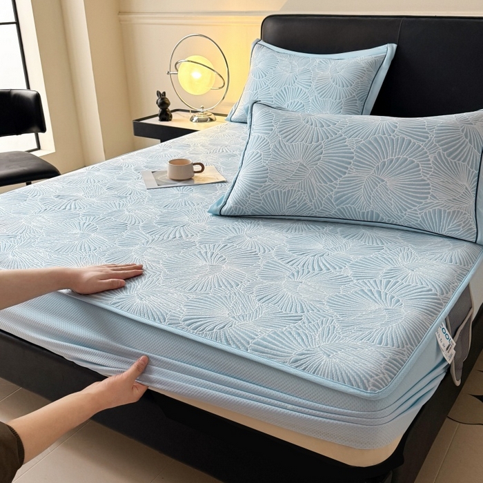 91家纺网 家纺一手货源 找家纺 牵梦萦家纺 2026新款立体浮雕压花工艺凉感豆豆凉席-床笠款 豆豆银杏叶-蓝色