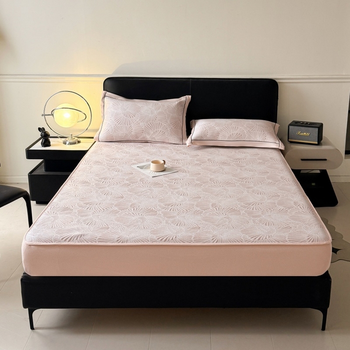 91家纺网 家纺一手货源 找家纺 牵梦萦家纺 2026新款立体浮雕压花工艺凉感豆豆凉席-床笠款 豆豆银杏叶-粉色