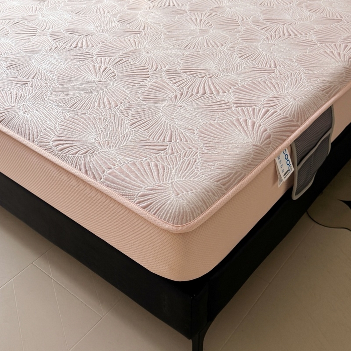 91家纺网 家纺一手货源 找家纺 牵梦萦家纺 2026新款立体浮雕压花工艺凉感豆豆凉席-床笠款 豆豆银杏叶-粉色