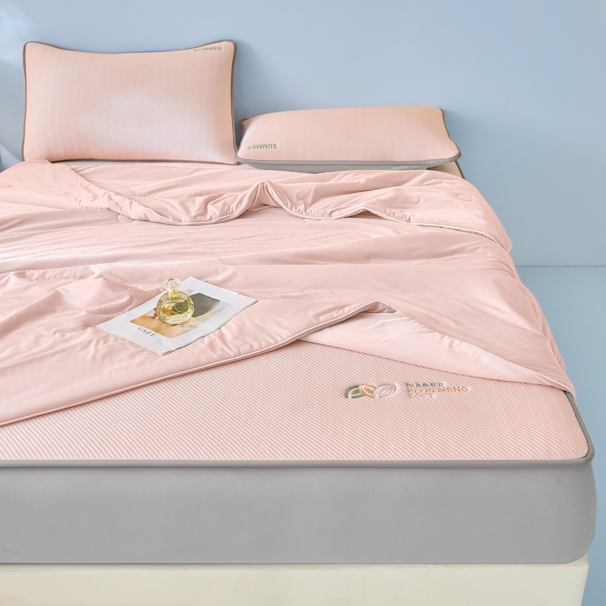 91家纺网 家纺一手货源 找家纺 （总）欧邦 2026新款PE中分子刺绣款冰豆豆床笠夏被套件-序叶系列