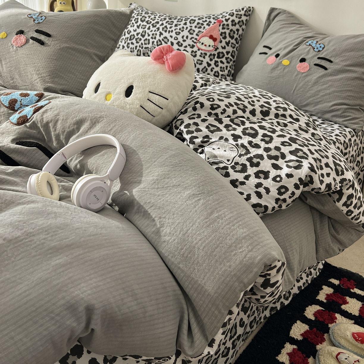 91家纺网 家纺一手货源 找家纺 花伞家居 2026新款表情喵毛巾绣A类皱皱纱四件套含买家秀 表情喵-松烟灰