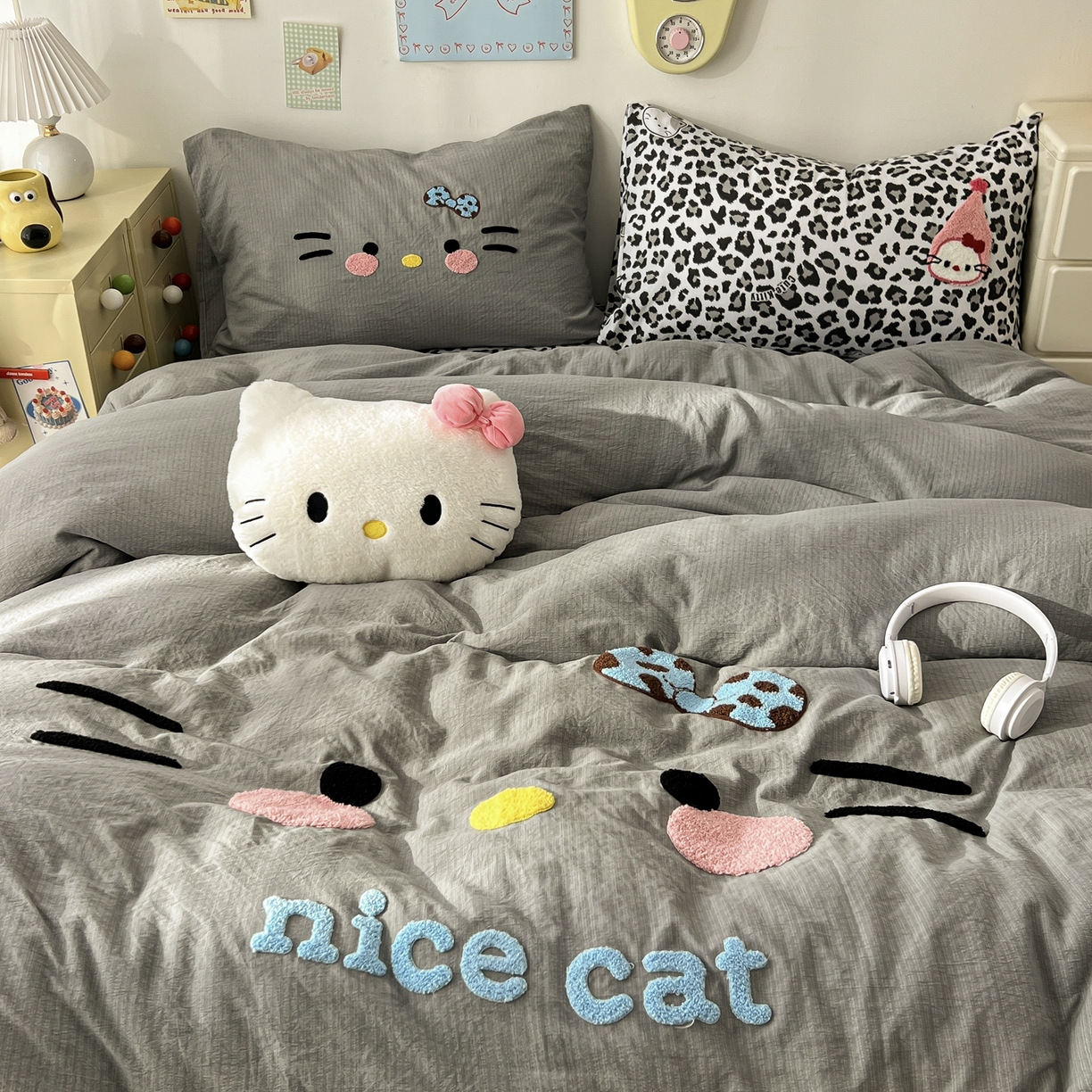 91家纺网 家纺一手货源 找家纺 花伞家居 2026新款表情喵毛巾绣A类皱皱纱四件套含买家秀 表情喵-松烟灰