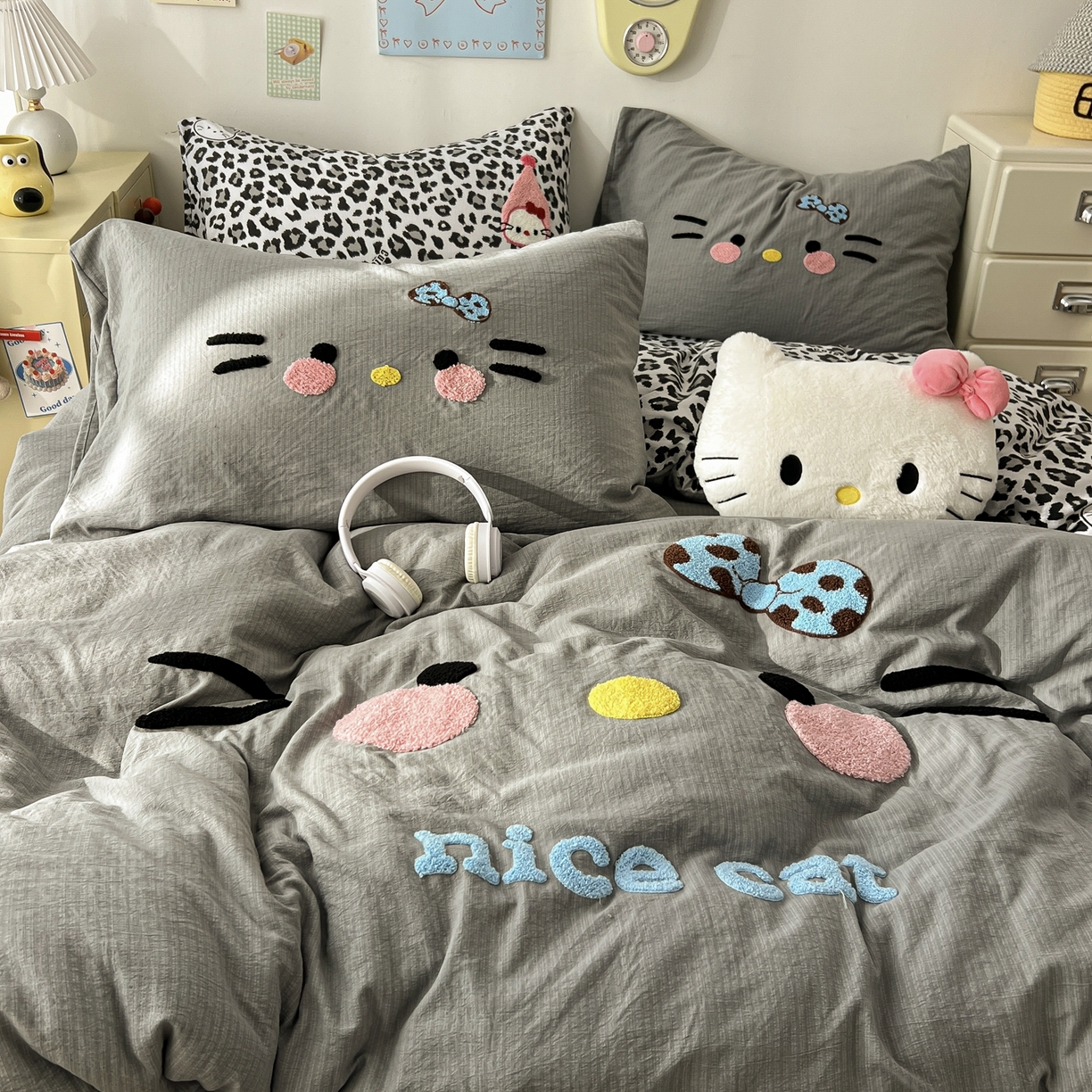 91家纺网 家纺一手货源 找家纺 花伞家居 2026新款表情喵毛巾绣A类皱皱纱四件套含买家秀 表情喵-松烟灰