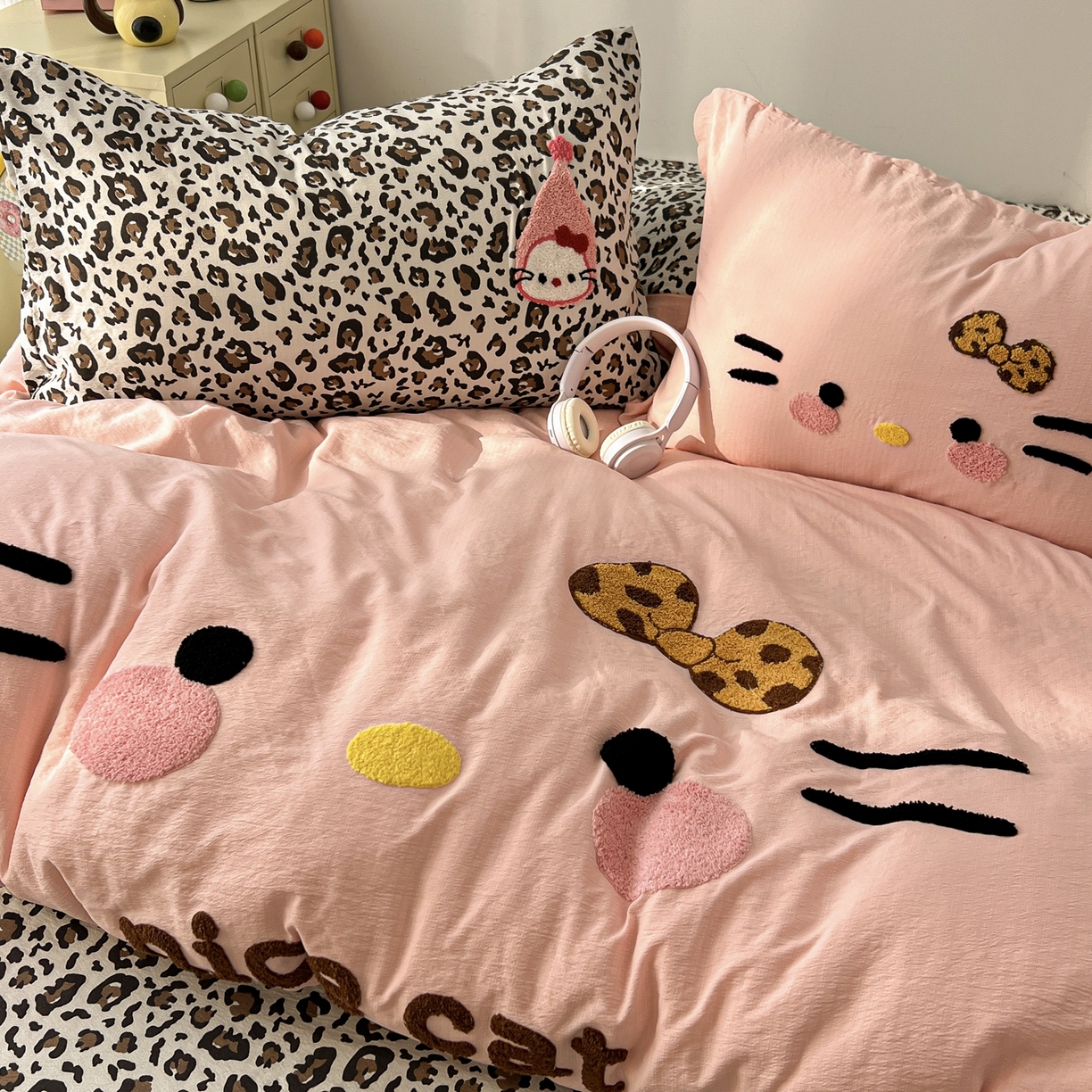 91家纺网 家纺一手货源 找家纺 花伞家居 2026新款表情喵毛巾绣A类皱皱纱四件套含买家秀 表情喵-玉