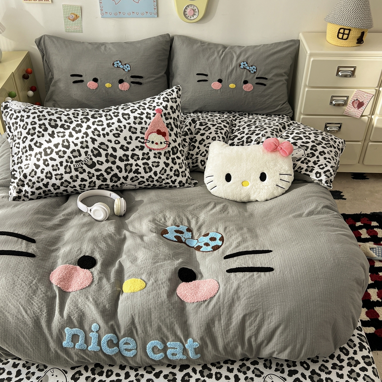 91家纺网 家纺一手货源 找家纺 花伞家居 2026新款表情喵毛巾绣A类皱皱纱四件套含买家秀 表情喵-松烟灰