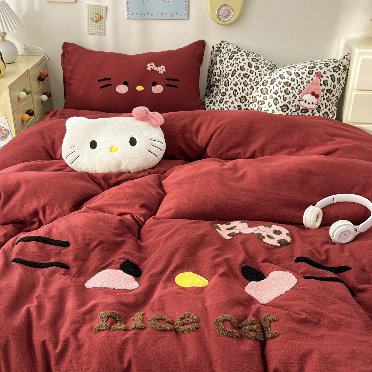 91家纺网 家纺一手货源 找家纺 花伞家居 2026新款表情喵毛巾绣A类皱皱纱四件套含买家秀 表情喵-绛红