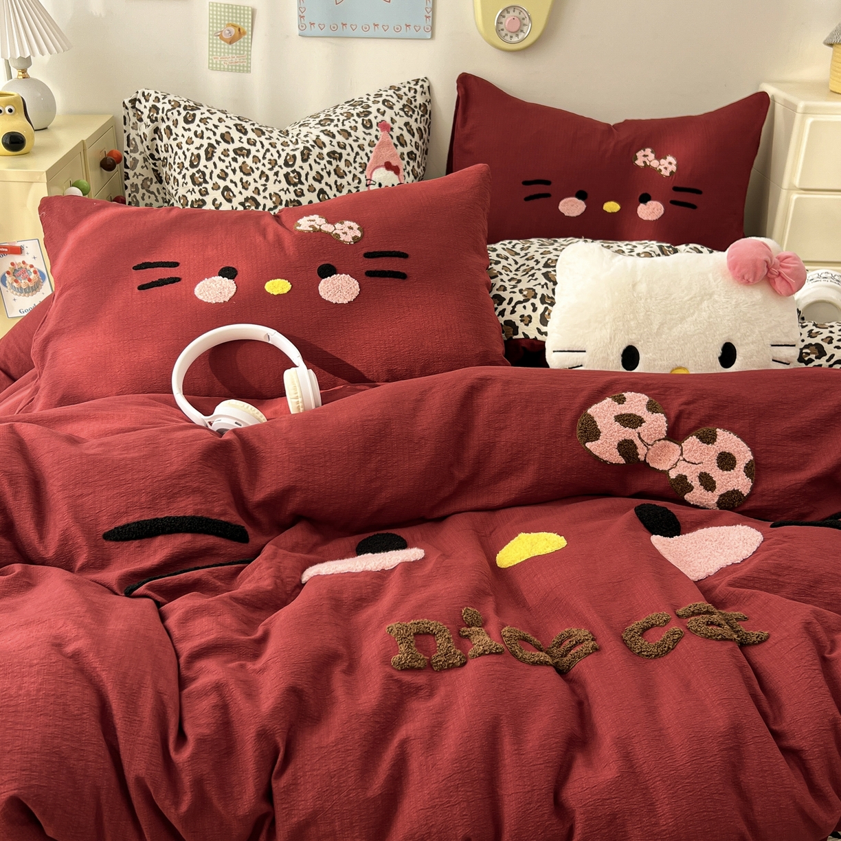 91家纺网 家纺一手货源 找家纺 花伞家居 2026新款表情喵毛巾绣A类皱皱纱四件套含买家秀 表情喵-绛红