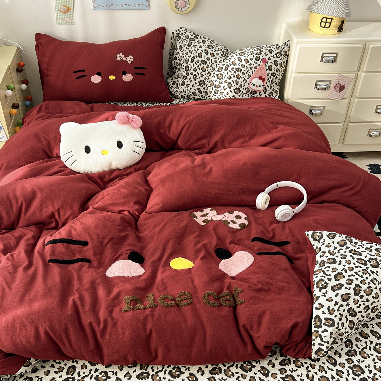 91家纺网 家纺一手货源 找家纺 花伞家居 2026新款表情喵毛巾绣A类皱皱纱四件套含买家秀 表情喵-绛红