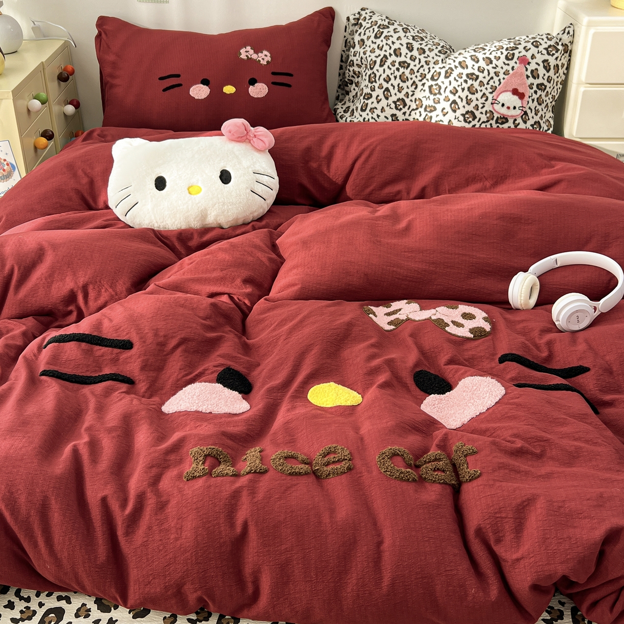 91家纺网 家纺一手货源 找家纺 花伞家居 2026新款表情喵毛巾绣A类皱皱纱四件套含买家秀 表情喵-绛红