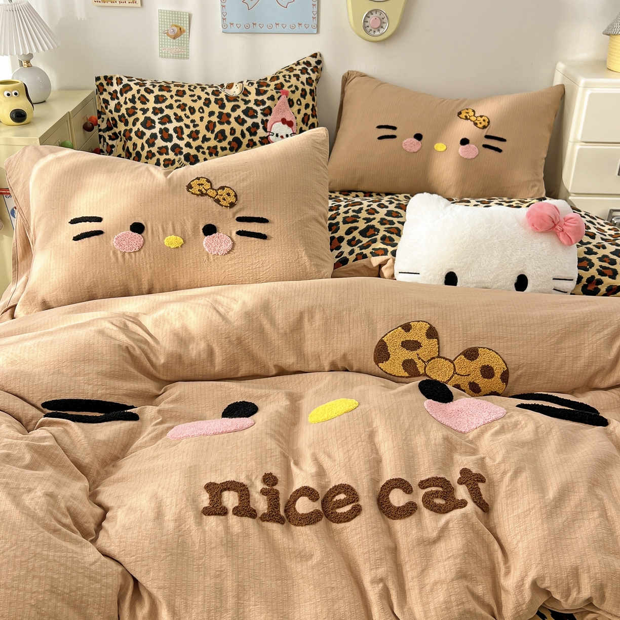 91家纺网 家纺一手货源 找家纺 花伞家居 2026新款表情喵毛巾绣A类皱皱纱四件套含买家秀 表情喵-卡其