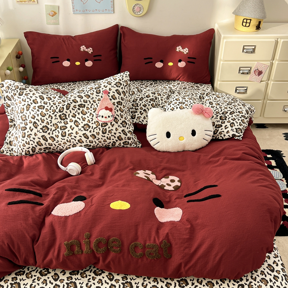 91家纺网 家纺一手货源 找家纺 花伞家居 2026新款表情喵毛巾绣A类皱皱纱四件套含买家秀 表情喵-绛红