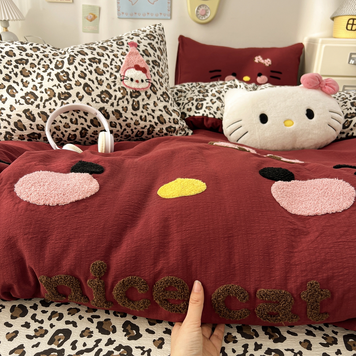 91家纺网 家纺一手货源 找家纺 花伞家居 2026新款表情喵毛巾绣A类皱皱纱四件套含买家秀 表情喵-绛红