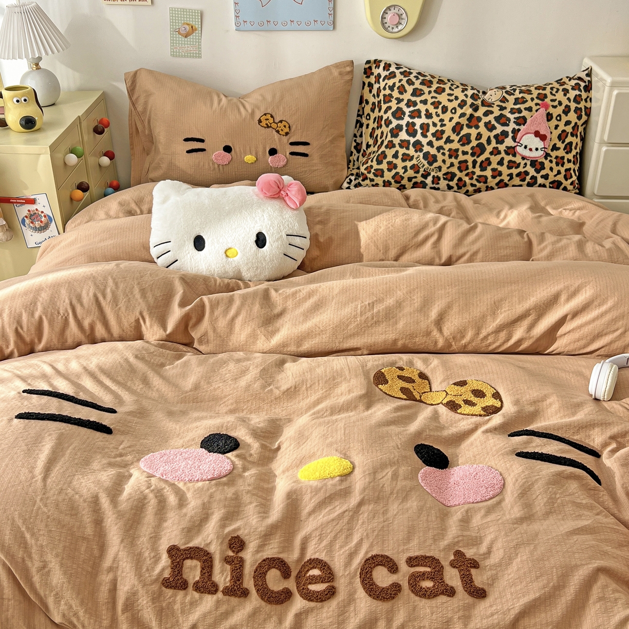 91家纺网 家纺一手货源 找家纺 花伞家居 2026新款表情喵毛巾绣A类皱皱纱四件套含买家秀 表情喵-卡其