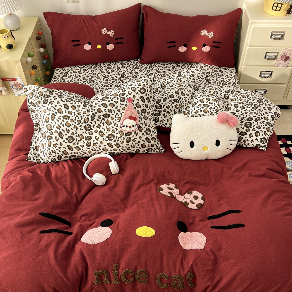 91家纺网 家纺一手货源 找家纺 花伞家居 2026新款表情喵毛巾绣A类皱皱纱四件套含买家秀 表情喵-绛红