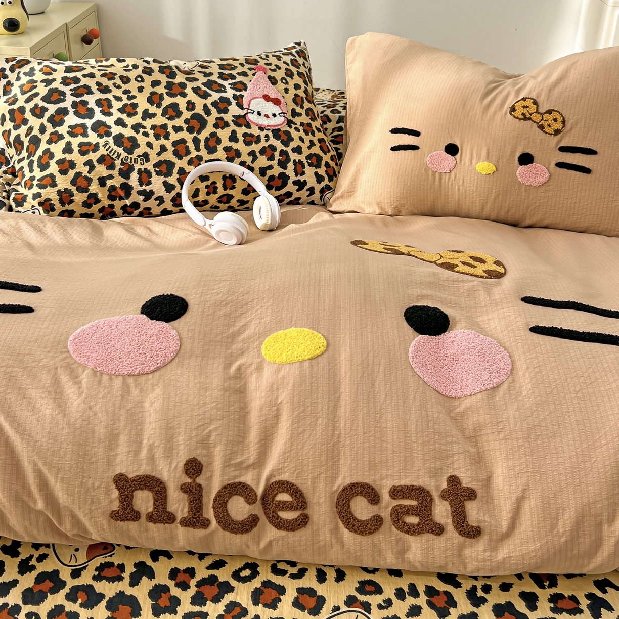 91家纺网 家纺一手货源 找家纺 花伞家居 2026新款表情喵毛巾绣A类皱皱纱四件套含买家秀 表情喵-卡其