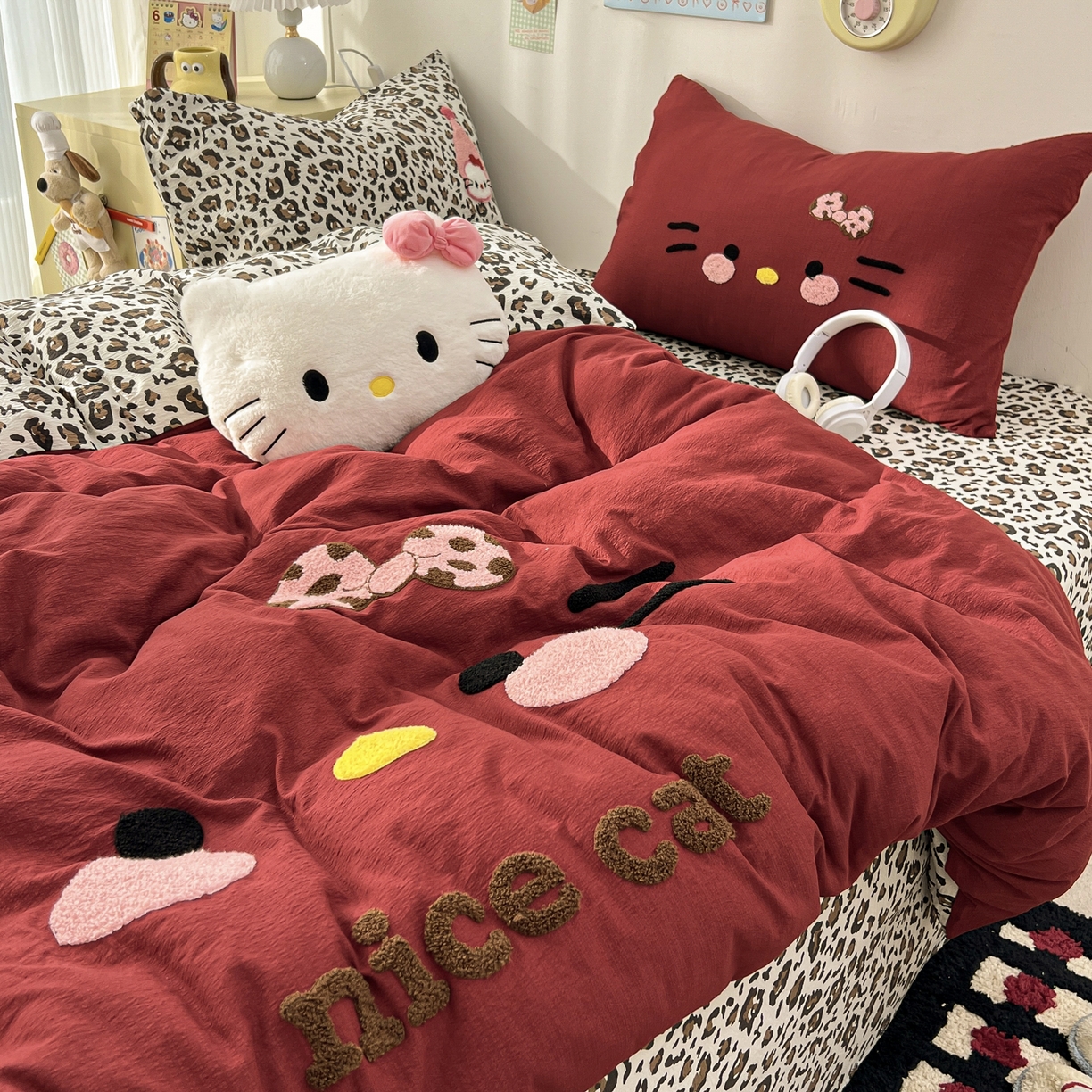 91家纺网 家纺一手货源 找家纺 花伞家居 2026新款表情喵毛巾绣A类皱皱纱四件套含买家秀 表情喵-绛红