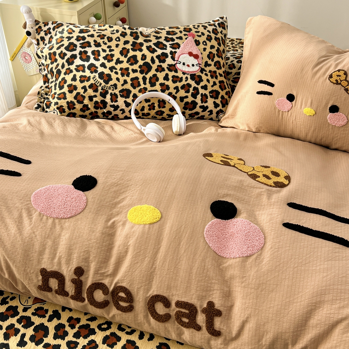 91家纺网 家纺一手货源 找家纺 花伞家居 2026新款表情喵毛巾绣A类皱皱纱四件套含买家秀 表情喵-卡其