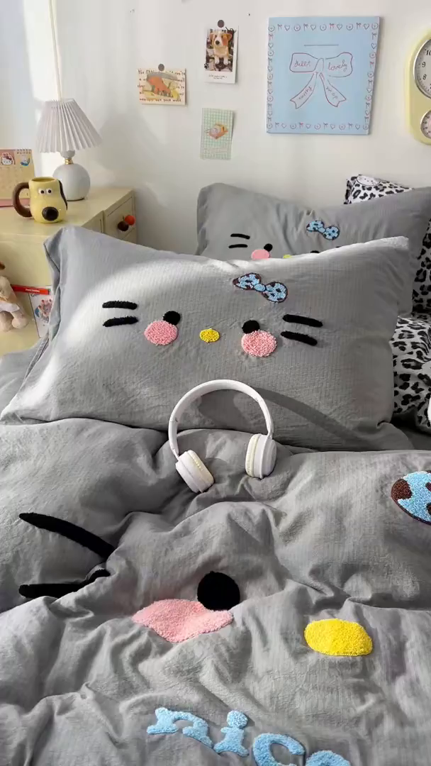 91家纺网 家纺一手货源 找家纺 花伞家居 2026新款表情喵毛巾绣A类皱皱纱四件套含买家秀 表情喵-松烟灰