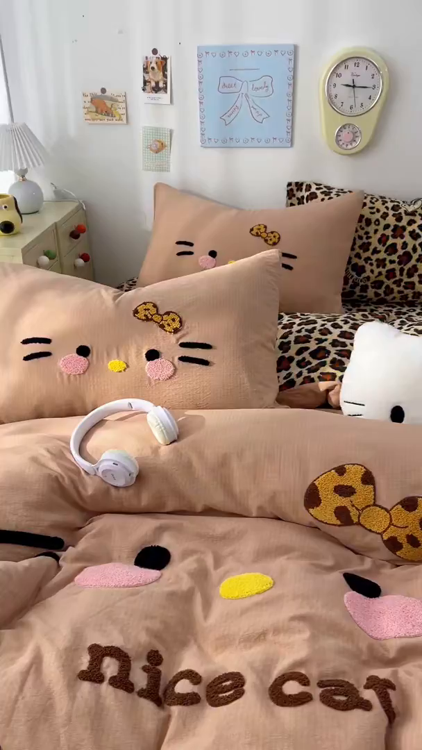 91家纺网 家纺一手货源 找家纺 花伞家居 2026新款表情喵毛巾绣A类皱皱纱四件套含买家秀 表情喵-卡其