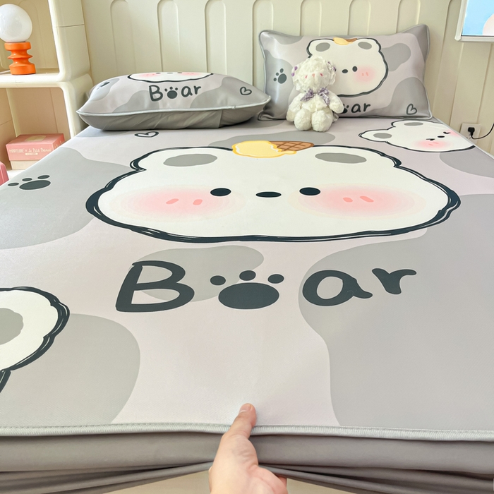 91家纺网 家纺一手货源 找家纺 柒月家居 2026新款大版印花碳光冰丝席床笠款凉席 床笠-斑点熊灰