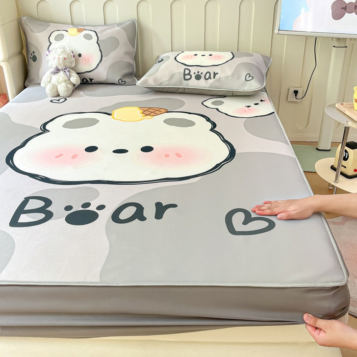 91家纺网 家纺一手货源 找家纺 柒月家居 2026新款大版印花碳光冰丝席床笠款凉席 床笠-斑点熊灰