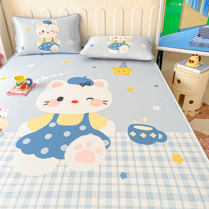 91家纺网 家纺一手货源 找家纺 柒月家居 2026新款大版印花碳光冰丝席床笠款凉席 床笠-茶茶蓝猫